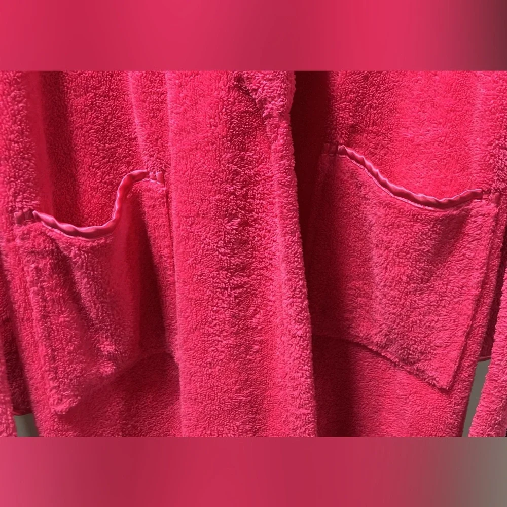 BATH & BODY WORKS PLUSH HOT PINK BELTED ROBE WITH POCKETS - Picture 4 of 6